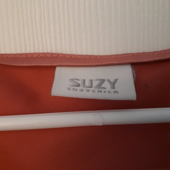 Suzy Shier Size small statement short-sleeved blouse - Picture 3 of 5